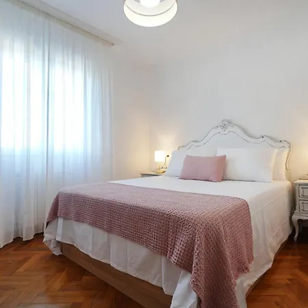 Galihost - Enorme Casa Con Gran Zona Exterior En