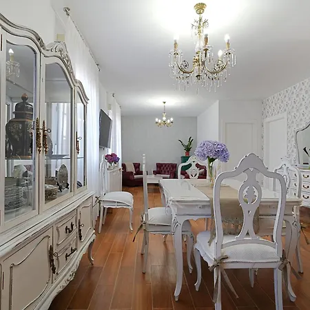 Galihost - Enorme Casa Con Gran Zona Exterior En *