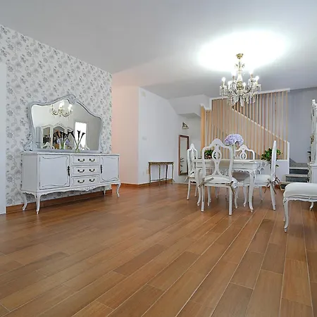 Galihost - Enorme Casa Con Gran Zona Exterior En